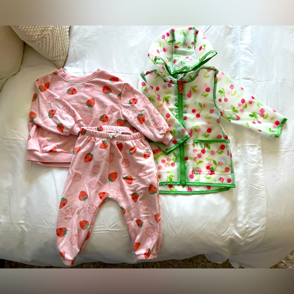 🍓 Old Navy Strawberry Set & Cat & Jack Raincoat🍒